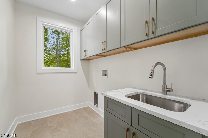 54 Martin Road Livingston NJ 07039