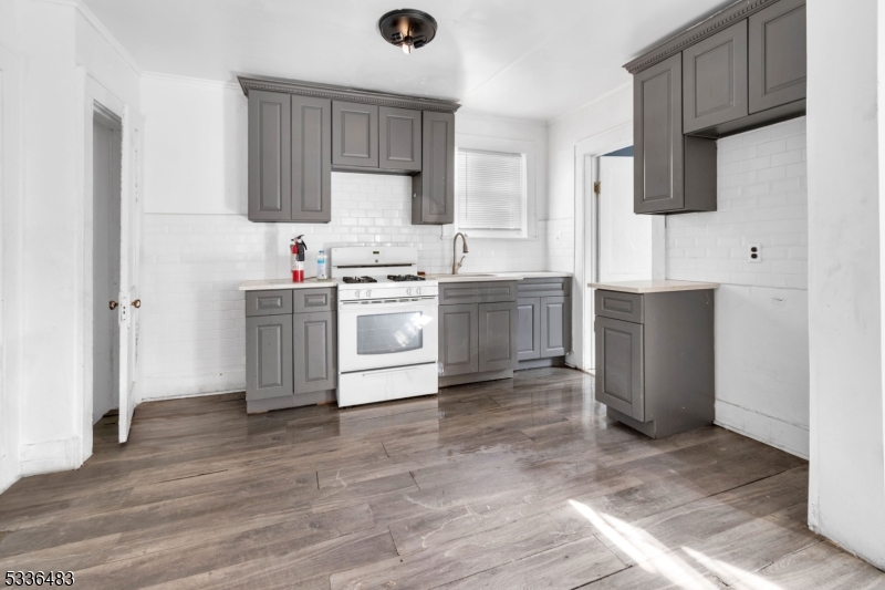 184 Sunset Avenue Newark NJ 07106