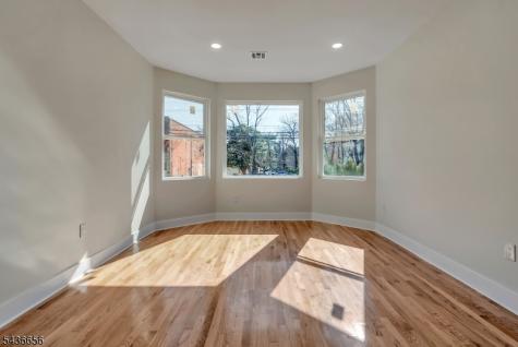 249 Hillside Avenue Leonia NJ 07605