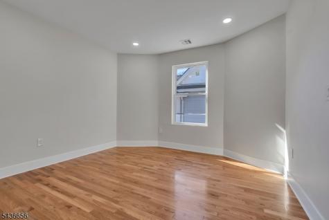 249 Hillside Avenue Leonia NJ 07605