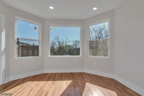 249 Hillside Avenue Leonia NJ 07605