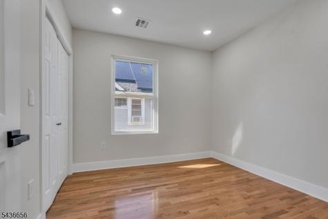 249 Hillside Avenue Leonia NJ 07605