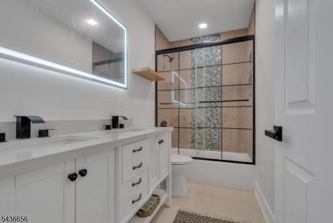 249 Hillside Avenue Leonia NJ 07605