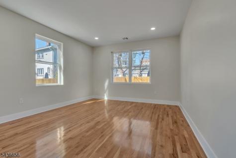 249 Hillside Avenue Leonia NJ 07605