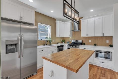 249 Hillside Avenue Leonia NJ 07605
