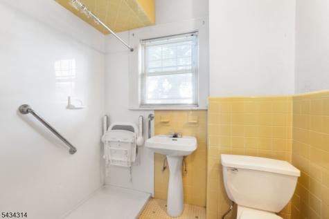 357 Greylock Parkway Belleville NJ 07109
