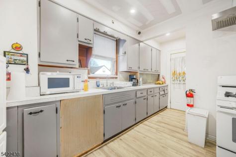 15 Donald Place Elizabeth NJ 07208