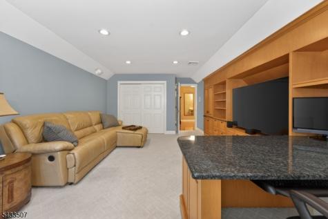 9 Haven Hill Rise Raritan NJ 08822