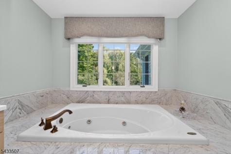 9 Haven Hill Rise Raritan NJ 08822