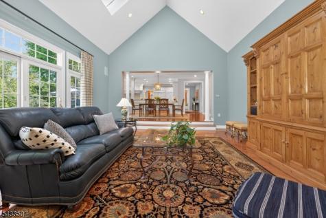 9 Haven Hill Rise Raritan NJ 08822