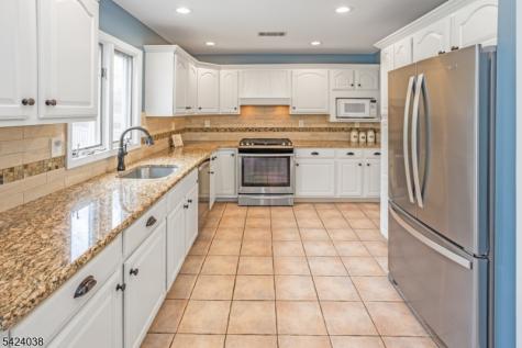 25 Tamarack Drive Roxbury NJ 07876
