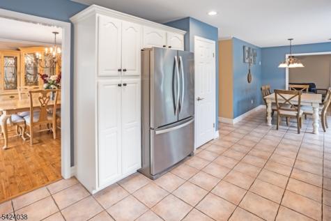 25 Tamarack Drive Roxbury NJ 07876