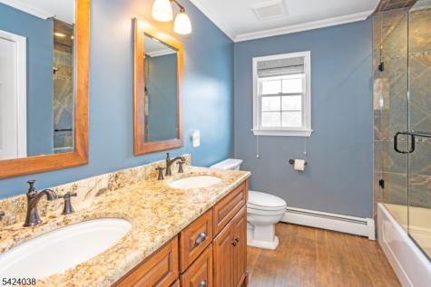25 Tamarack Drive Roxbury NJ 07876