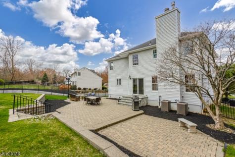 25 Tamarack Drive Roxbury NJ 07876