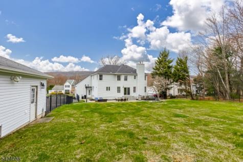 25 Tamarack Drive Roxbury NJ 07876