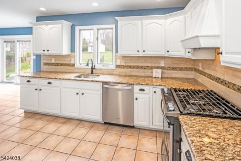 25 Tamarack Drive Roxbury NJ 07876