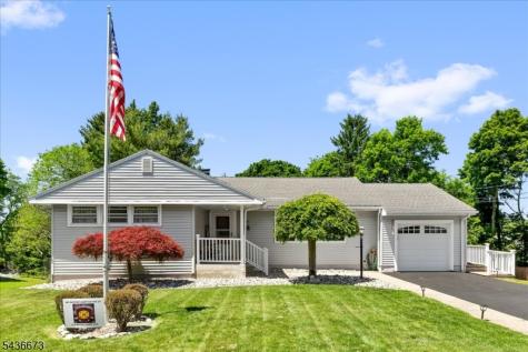 62 New Street Hampton NJ 08827