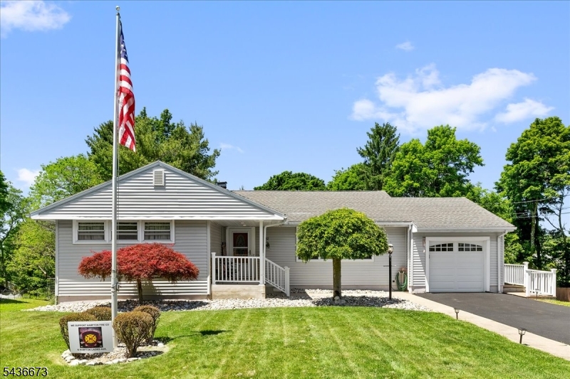 62 New Street Hampton NJ 08827