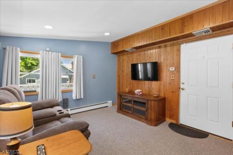 62 New Street Hampton NJ 08827