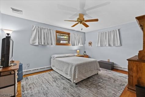 62 New Street Hampton NJ 08827