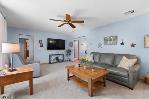 62 New Street Hampton NJ 08827