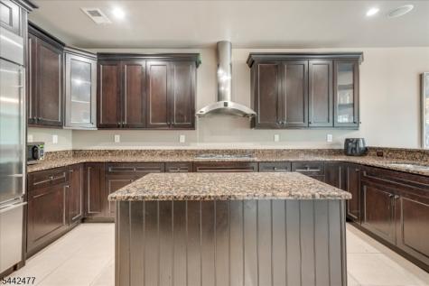 21 Whitbay Drive West Orange NJ 07052