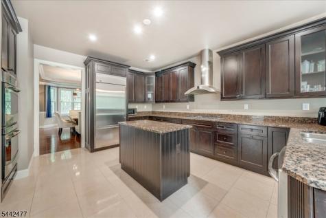 21 Whitbay Drive West Orange NJ 07052