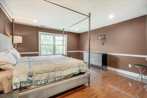 21 Whitbay Drive West Orange NJ 07052