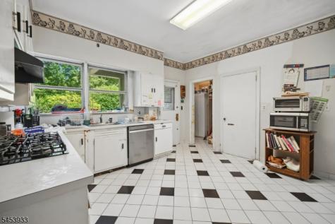 231 Exeter Way Hillside NJ 07205