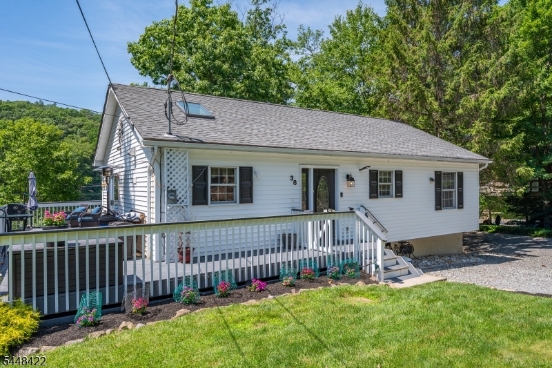 38 Oneida Avenue Hopatcong NJ 07843