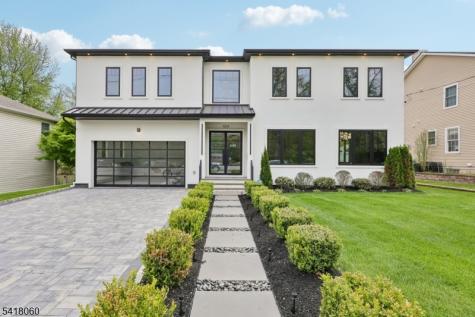 424 E Ridgewood Avenue Paramus NJ 07652