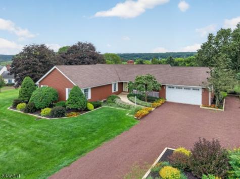 8 Meadowlark Way East Amwell NJ 08551