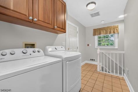 8 Meadowlark Way East Amwell NJ 08551