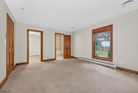 8 Meadowlark Way East Amwell NJ 08551