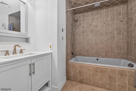 8 Meadowlark Way East Amwell NJ 08551