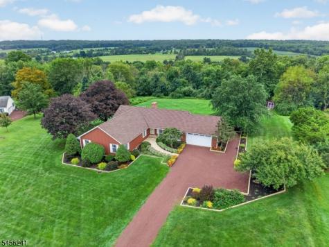 8 Meadowlark Way East Amwell NJ 08551