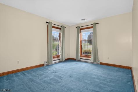8 Meadowlark Way East Amwell NJ 08551