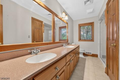 8 Meadowlark Way East Amwell NJ 08551