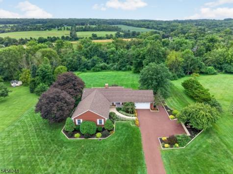 8 Meadowlark Way East Amwell NJ 08551