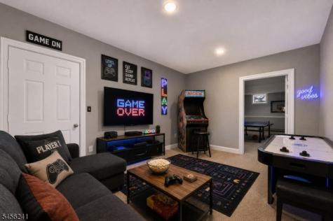8 Meadowlark Way East Amwell NJ 08551
