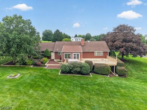 8 Meadowlark Way East Amwell NJ 08551