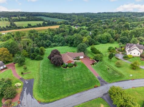 8 Meadowlark Way East Amwell NJ 08551