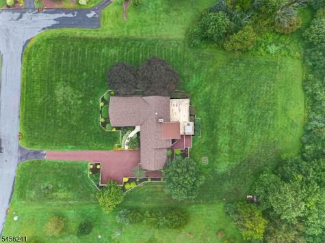 8 Meadowlark Way East Amwell NJ 08551