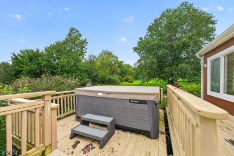 8 Meadowlark Way East Amwell NJ 08551