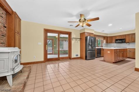 8 Meadowlark Way East Amwell NJ 08551