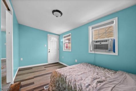 21 Helen Moonachie NJ 07074