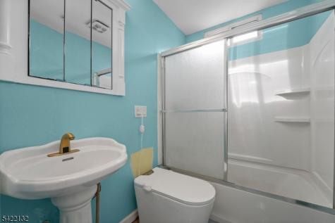 21 Helen Moonachie NJ 07074