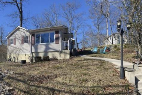 136 Dupont Avenue Hopatcong NJ 07843