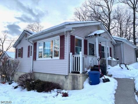 136 Dupont Avenue Hopatcong NJ 07843