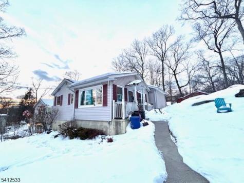 136 Dupont Avenue Hopatcong NJ 07843